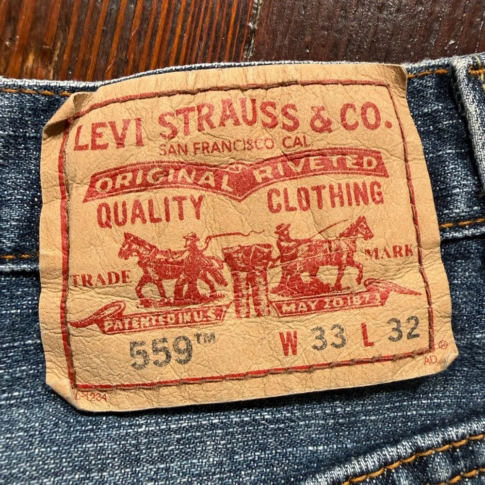 Vintage Levis 559 Jeans Mens 33x32 Blue Relaxed Straight Y2K Dark Wash Whiskers